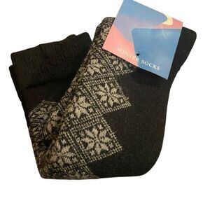 Wool blend winter socks NWT black and white one size